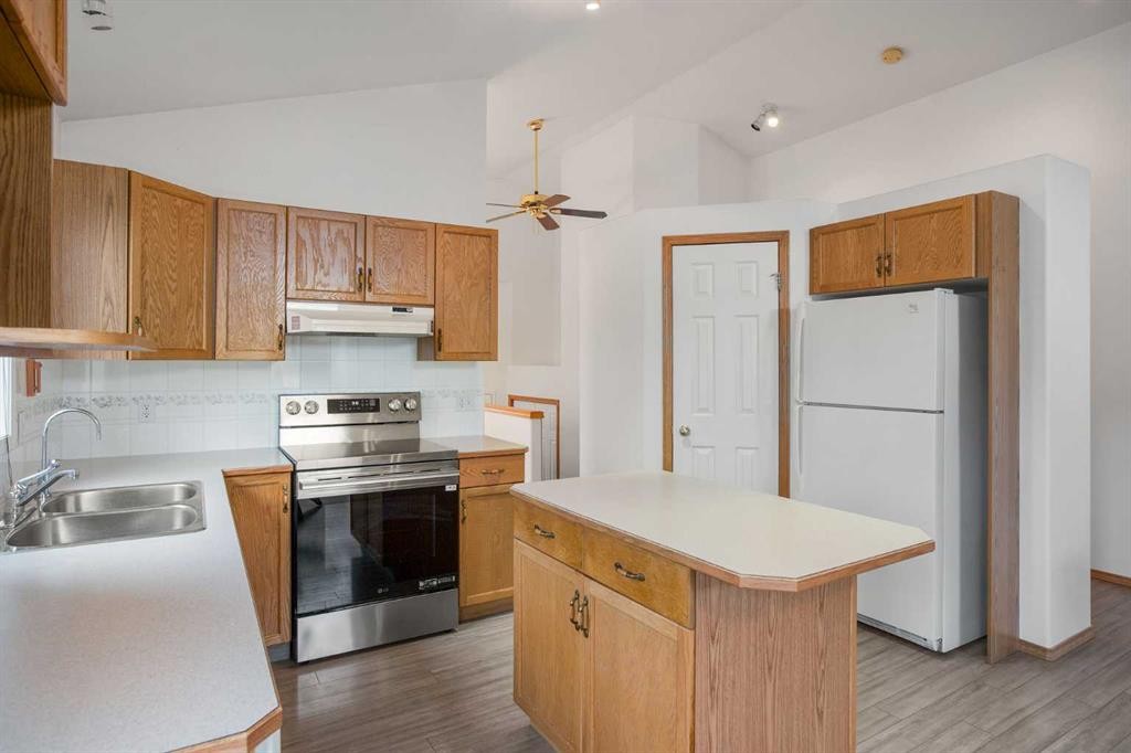 70 Anaheim Green Ne, Calgary, AB - Indoor Photo Showing Kitchen With Double Sink