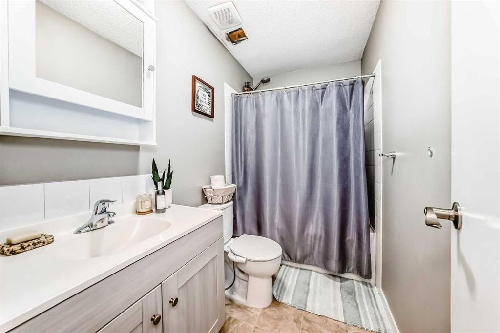 4611 50 Street, Red Deer, AB - Indoor Photo Showing Bathroom