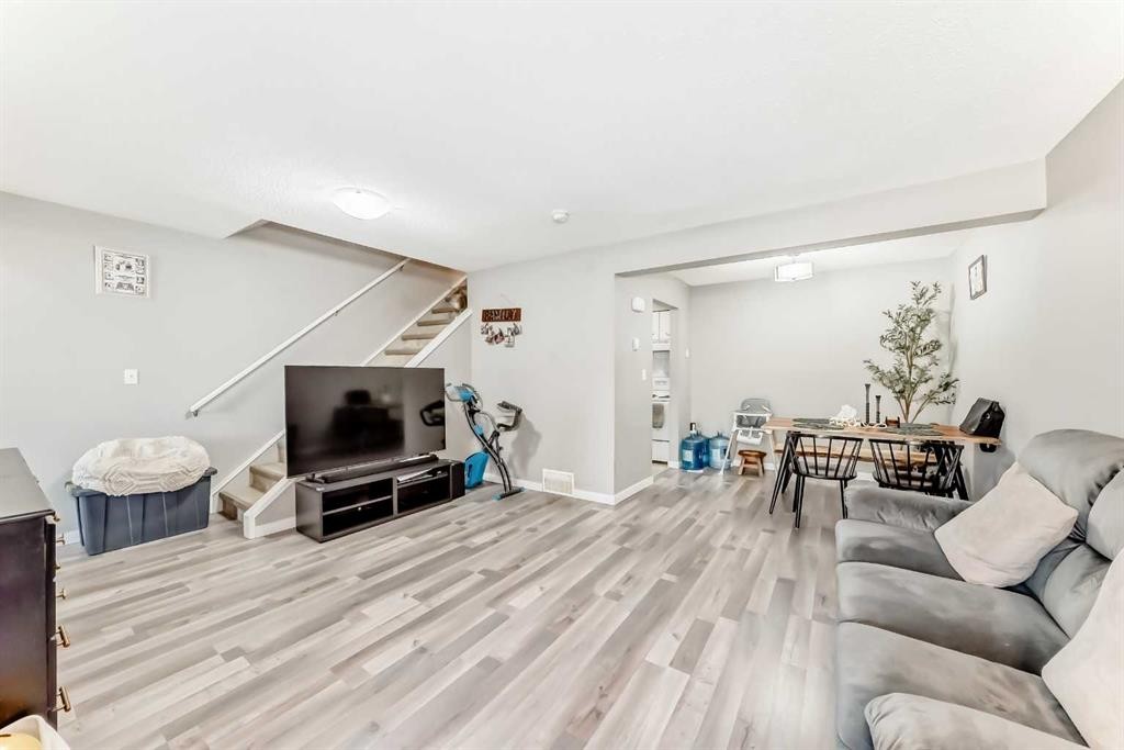 4611 50 Street, Red Deer, AB - Indoor Photo Showing Living Room