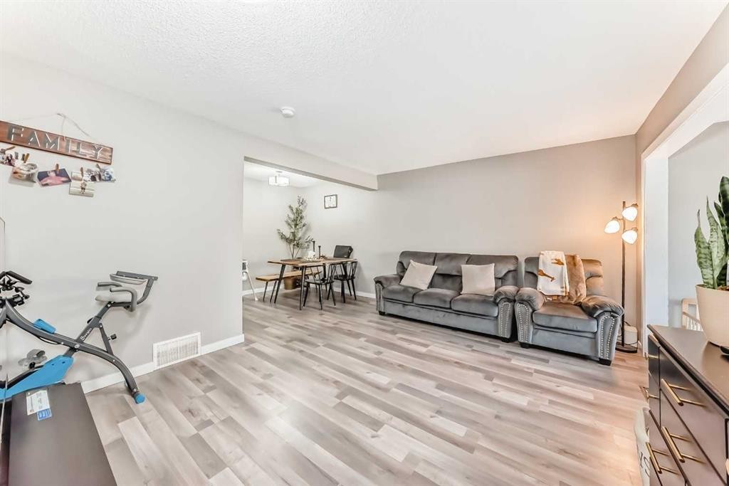 4611 50 Street, Red Deer, AB - Indoor