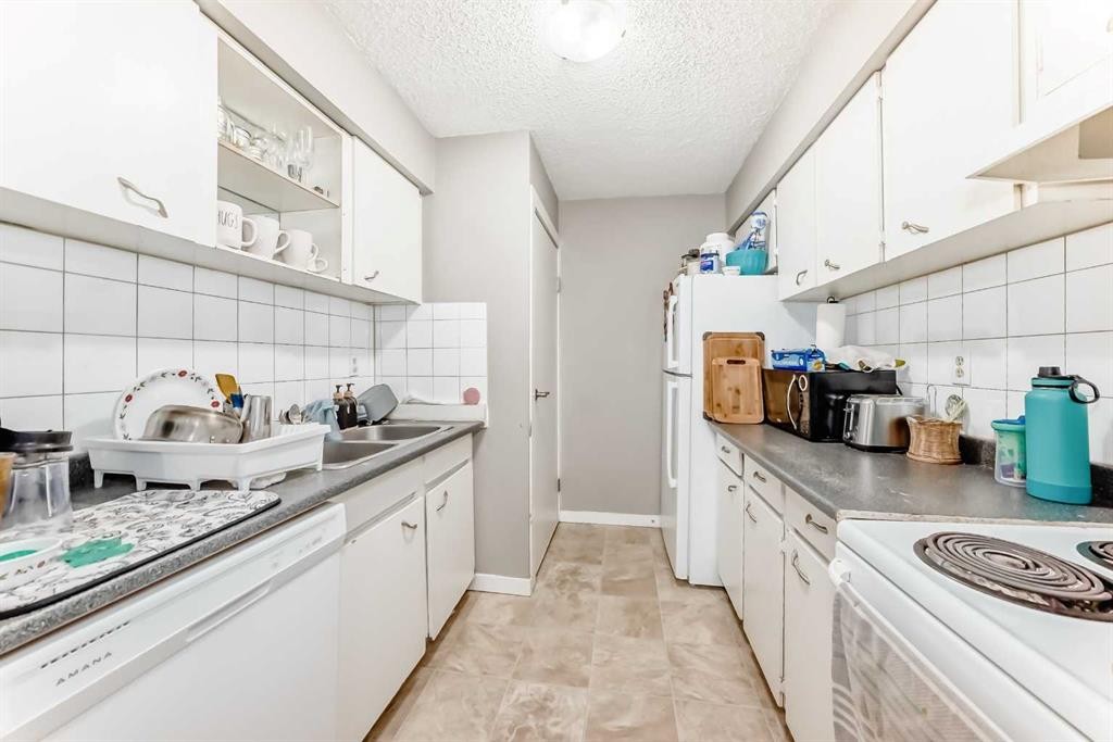 4611 50 Street, Red Deer, AB - Indoor Photo Showing Kitchen With Double Sink