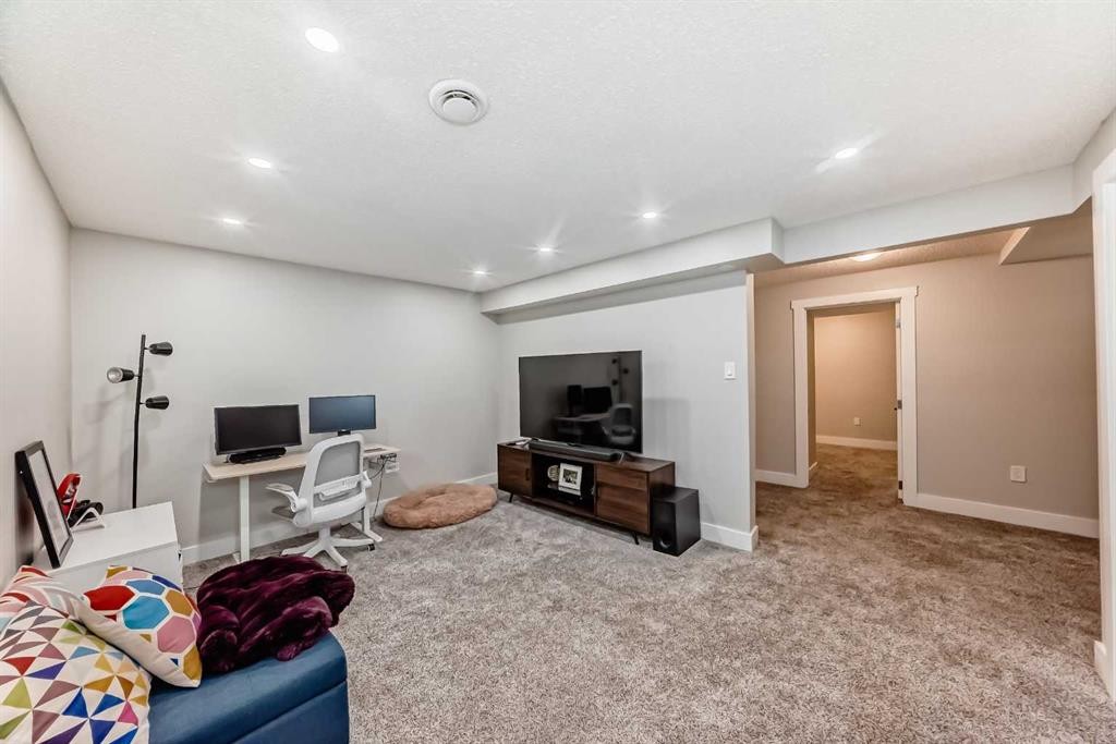 3920 44 Avenue Ne, Calgary, AB - Indoor