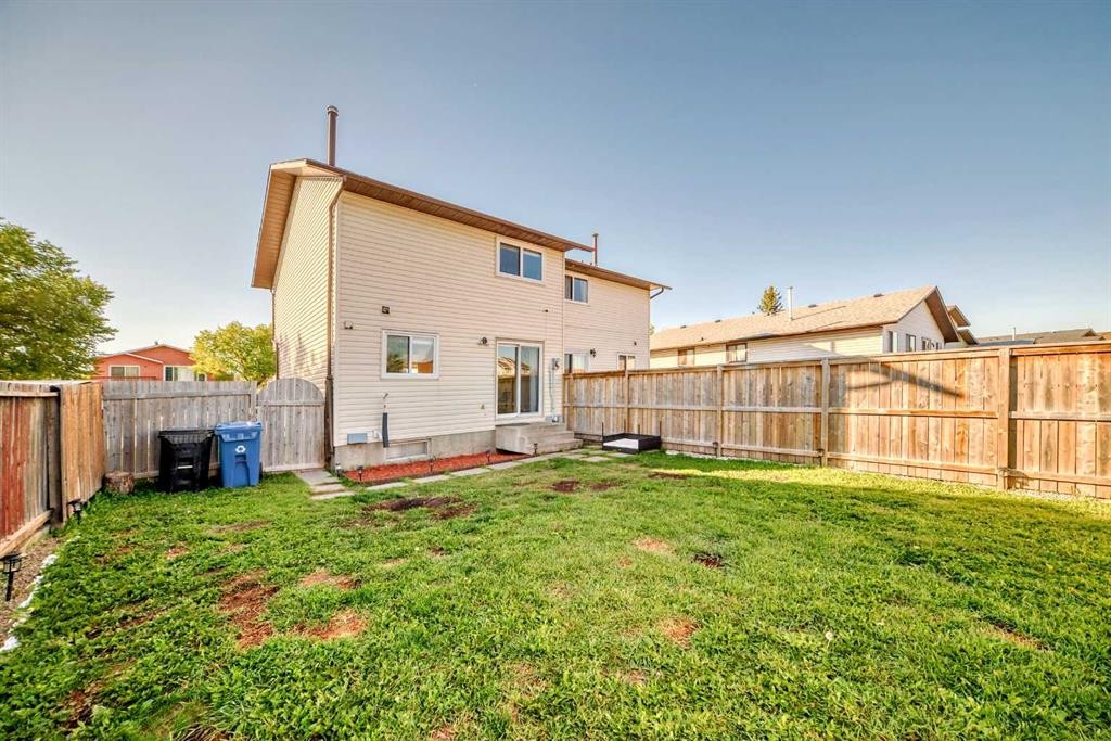 3920 44 Avenue Ne, Calgary, AB - Outdoor