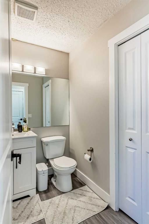 3920 44 Avenue Ne, Calgary, AB - Indoor Photo Showing Bathroom