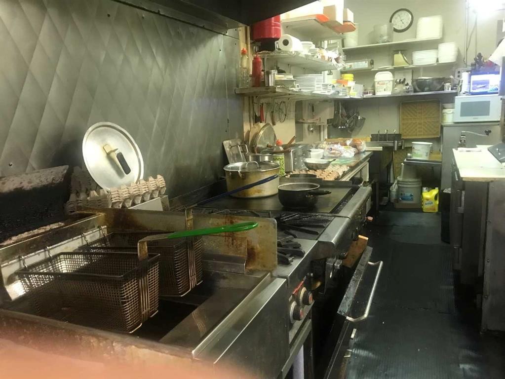 3012 17 Avenue Se, Calgary, AB