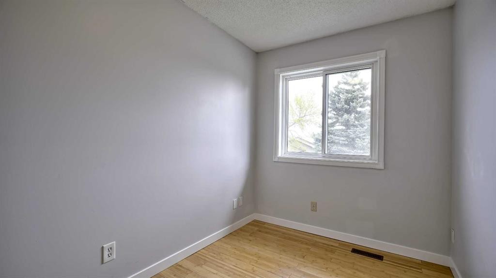 124 Riverbrook Way Se, Calgary, AB - Indoor Photo Showing Other Room