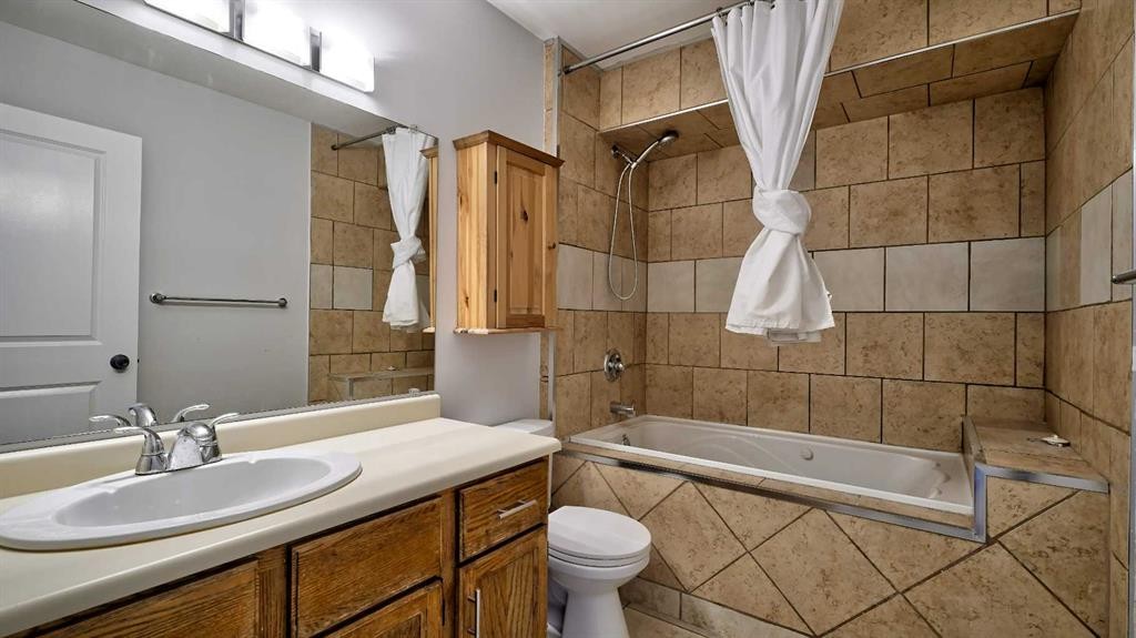 124 Riverbrook Way Se, Calgary, AB - Indoor Photo Showing Bathroom