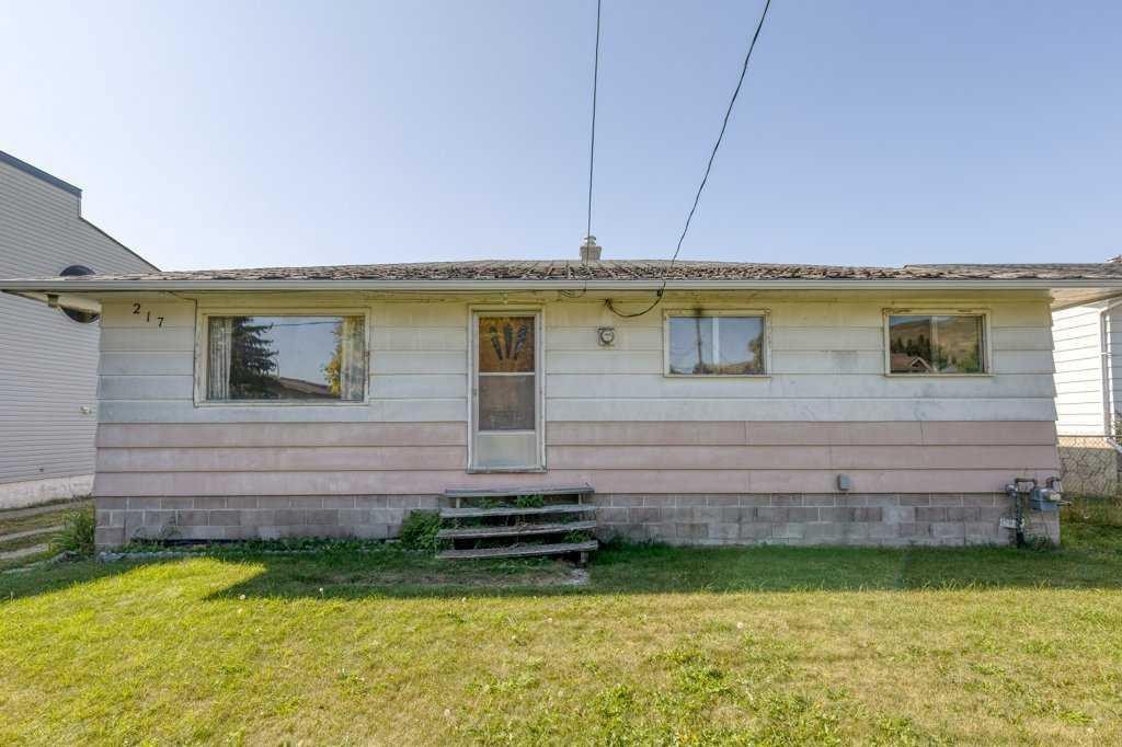 217 Ross Avenue, Cochrane, AB - Outdoor With Exterior