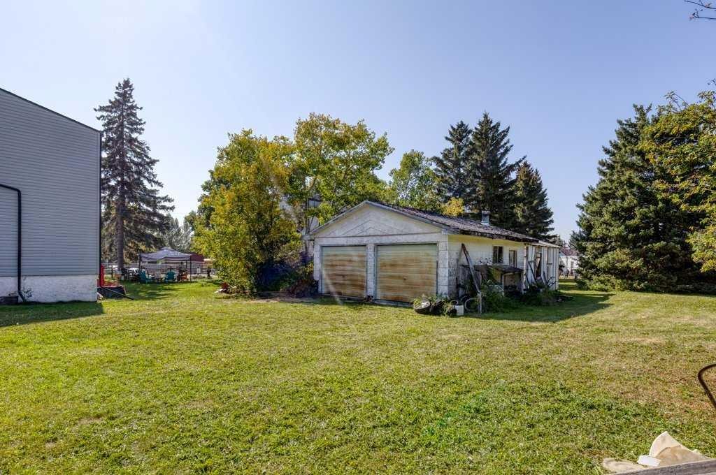 217 Ross Avenue, Cochrane, AB - Outdoor