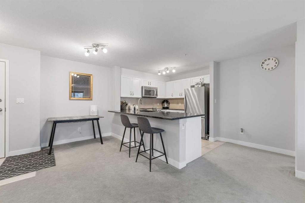 1105-6118 80 Avenue Ne, Calgary, AB - Indoor Photo Showing Kitchen