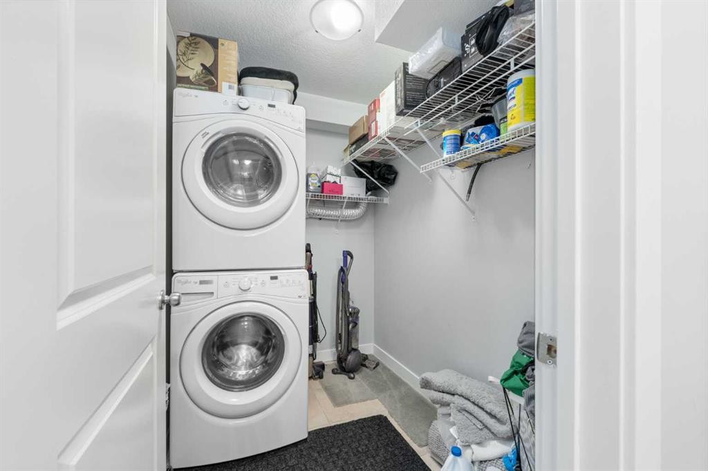 1105-6118 80 Avenue Ne, Calgary, AB - Indoor Photo Showing Laundry Room