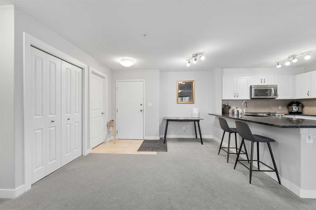 1105-6118 80 Avenue Ne, Calgary, AB - Indoor Photo Showing Kitchen