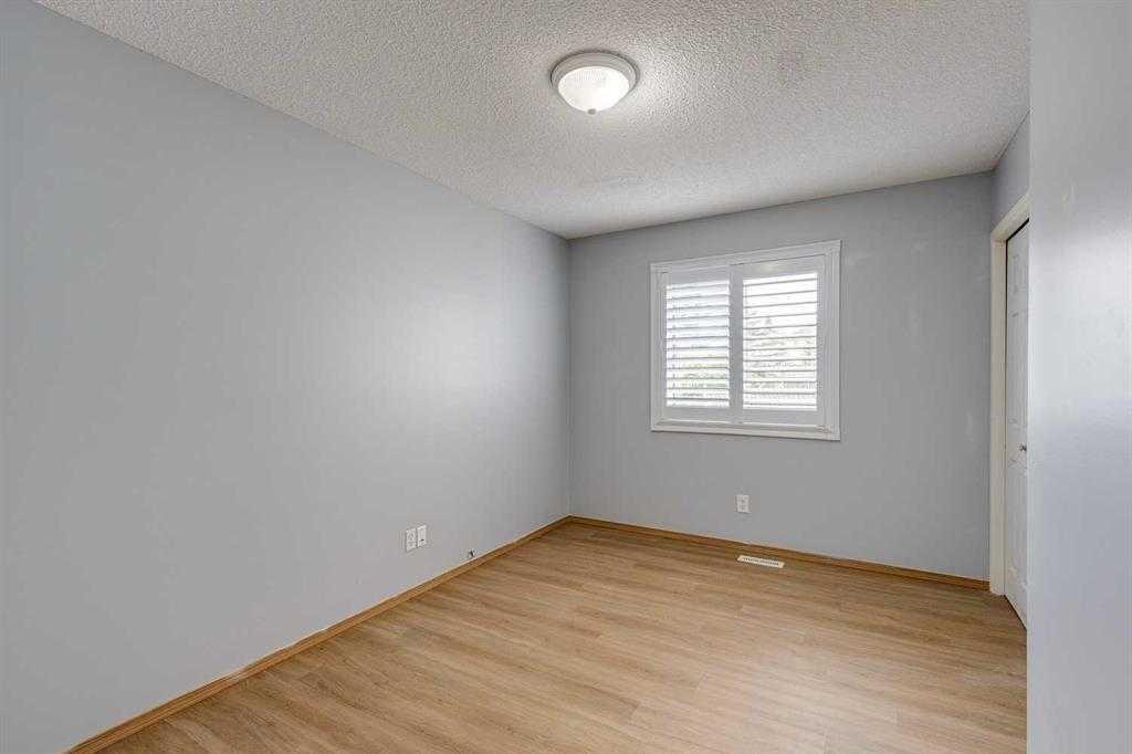 2142 Country Hills Circle Nw, Calgary, AB - Indoor Photo Showing Other Room