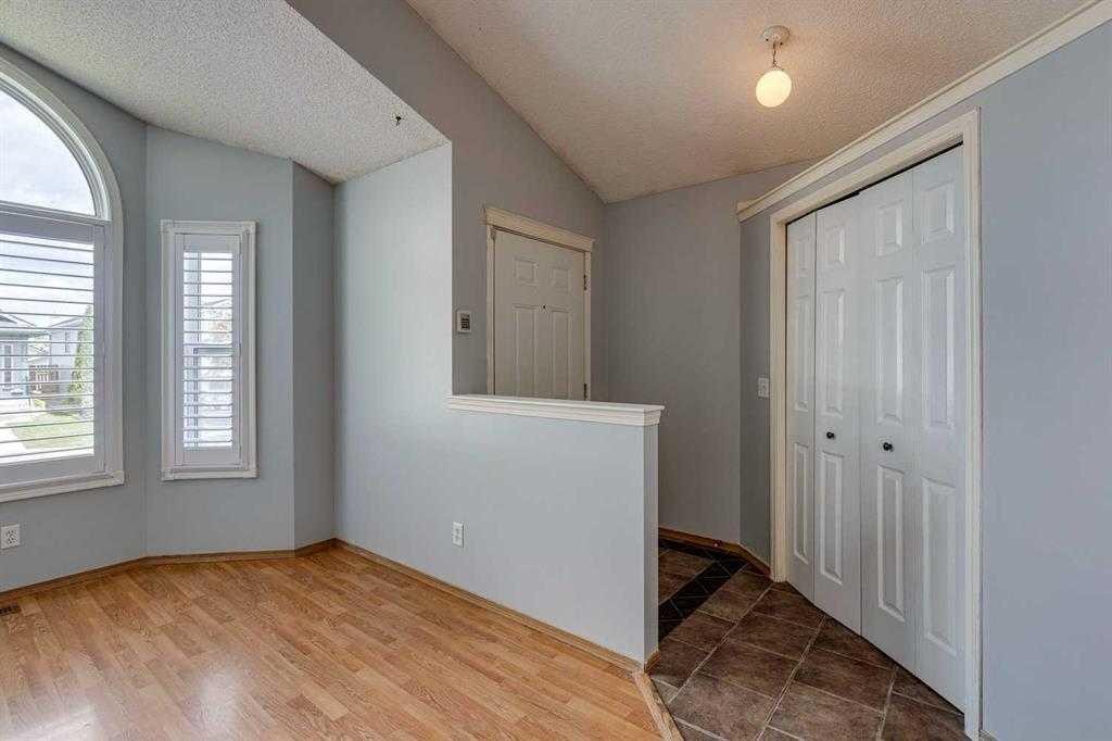 2142 Country Hills Circle Nw, Calgary, AB - Indoor Photo Showing Other Room