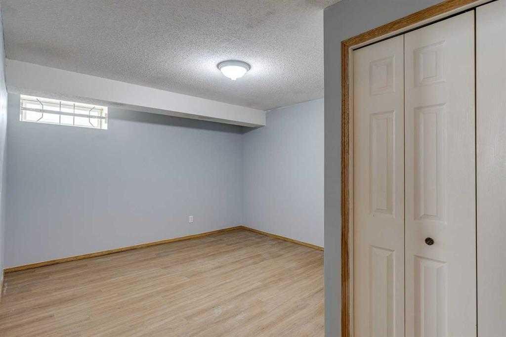 2142 Country Hills Circle Nw, Calgary, AB - Indoor Photo Showing Other Room