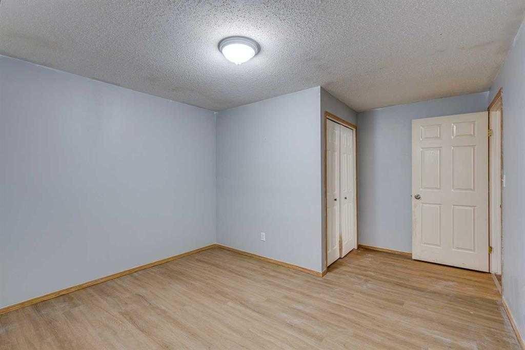 2142 Country Hills Circle Nw, Calgary, AB - Indoor Photo Showing Other Room