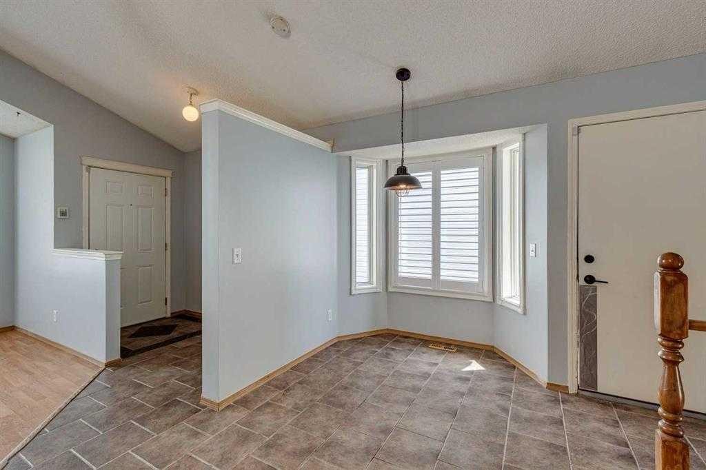 2142 Country Hills Circle Nw, Calgary, AB - Indoor Photo Showing Other Room