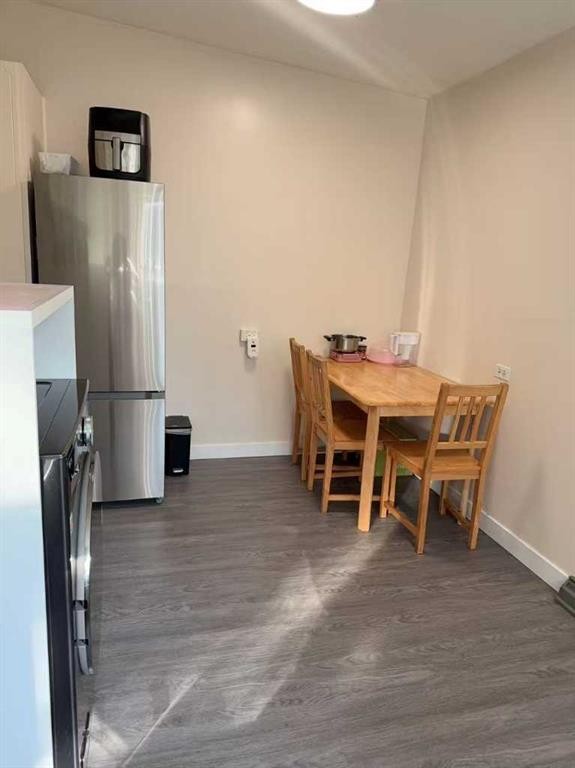 3727 Valdes Place Nw, Calgary, AB - Indoor Photo Showing Dining Room