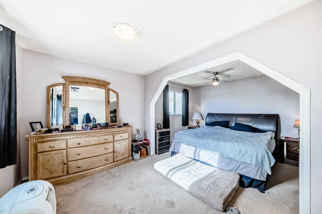 52 Castlebrook Rise Ne, Calgary, AB - Indoor Photo Showing Bedroom