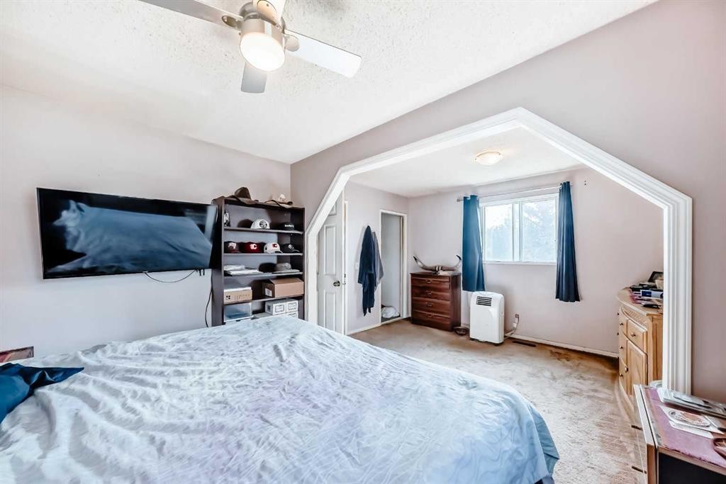52 Castlebrook Rise Ne, Calgary, AB - Indoor Photo Showing Bedroom