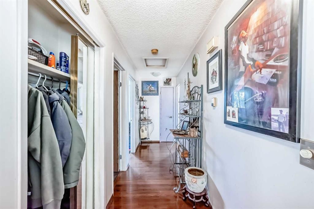 52 Castlebrook Rise Ne, Calgary, AB - Indoor Photo Showing Other Room