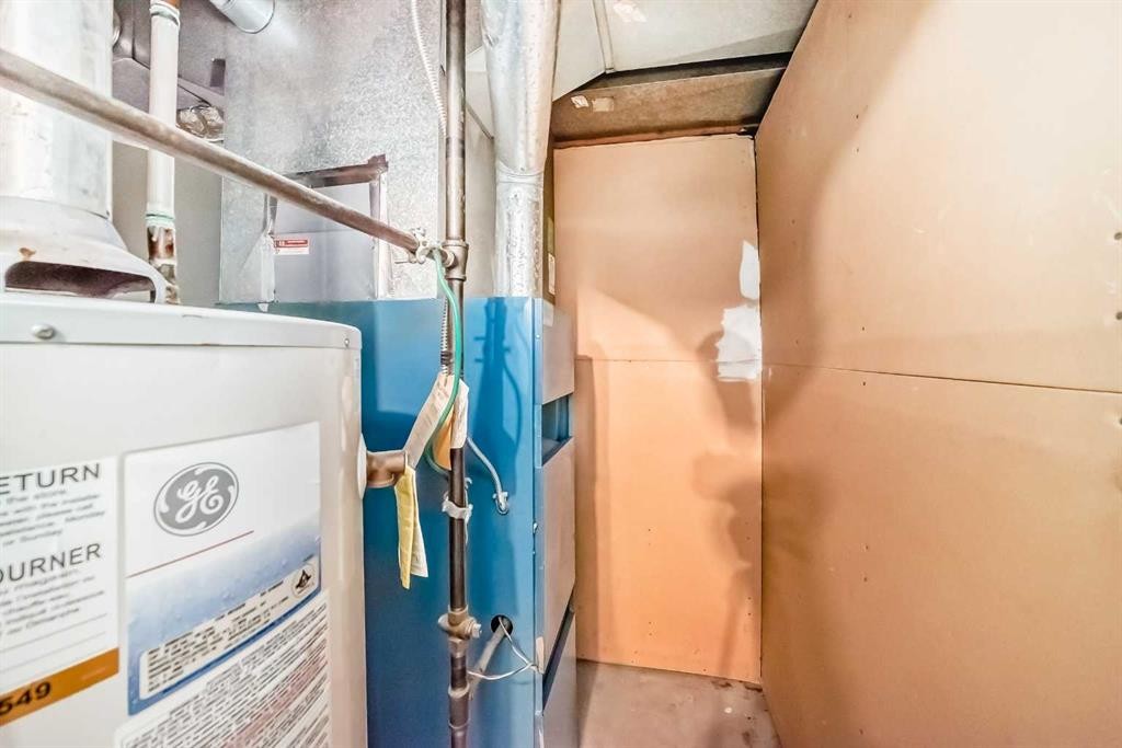 52 Castlebrook Rise Ne, Calgary, AB - Indoor Photo Showing Laundry Room