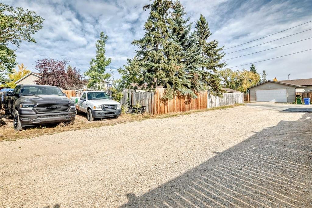 52 Castlebrook Rise Ne, Calgary, AB - Outdoor