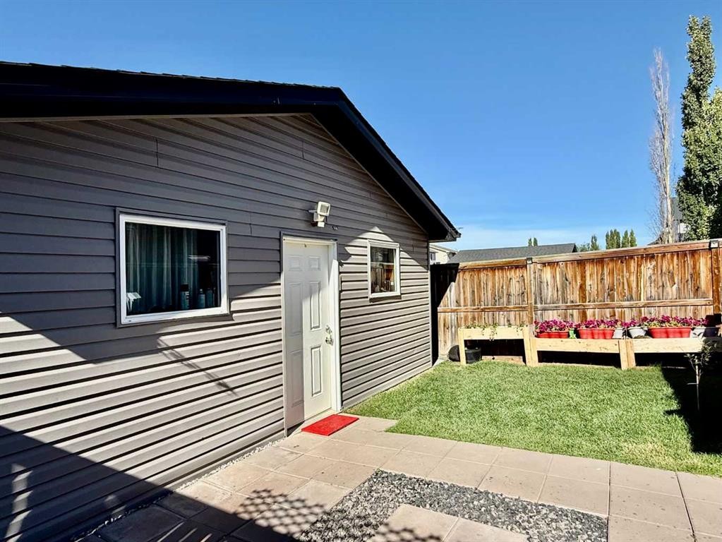 43 Bridlecrest Road Sw, Calgary, AB - Outdoor With Exterior