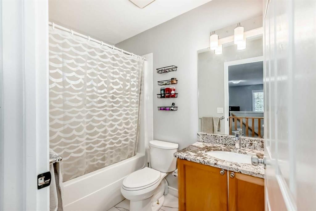 574 Chaparral Drive Se, Calgary, AB - Indoor Photo Showing Bathroom