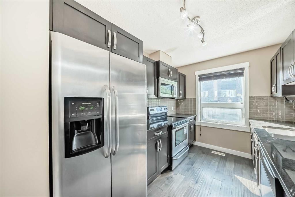 326 Covecreek Circle Ne, Calgary, AB - Indoor Photo Showing Kitchen With Stainless Steel Kitchen With Upgraded Kitchen