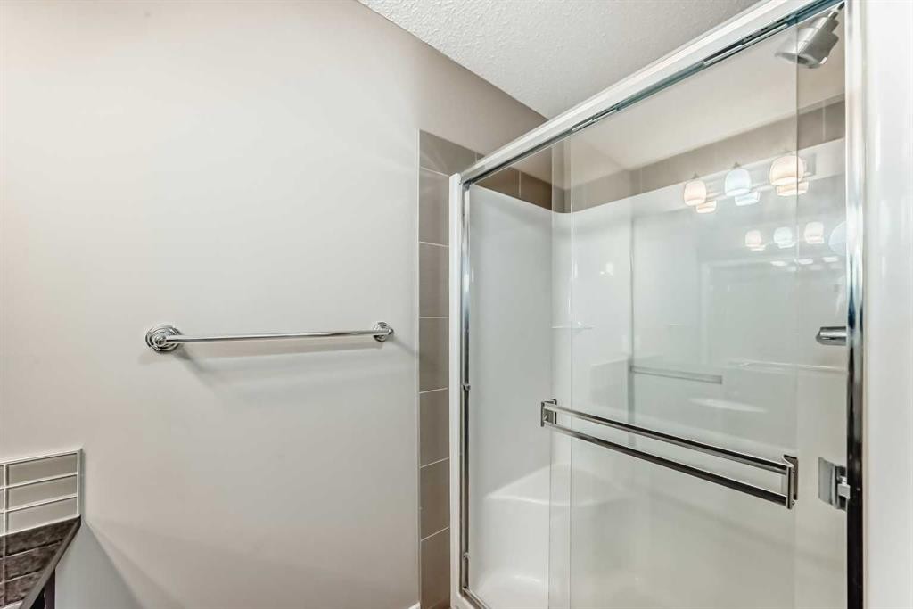 326 Covecreek Circle Ne, Calgary, AB - Indoor Photo Showing Bathroom