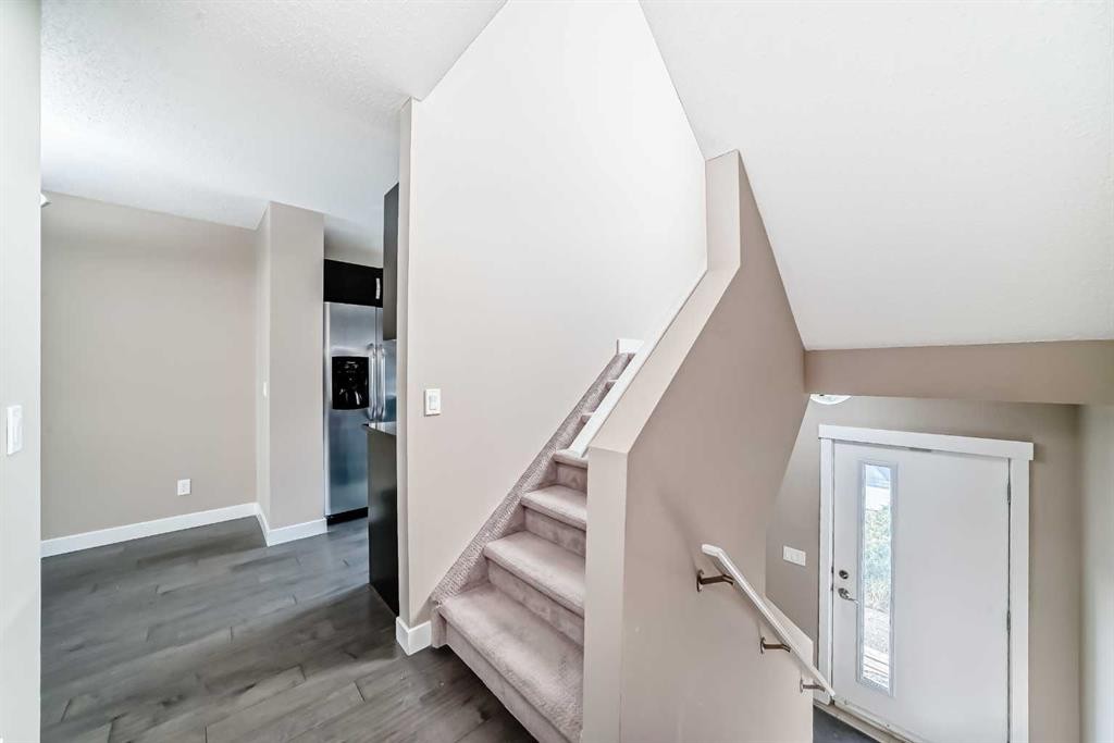 326 Covecreek Circle Ne, Calgary, AB - Indoor Photo Showing Other Room