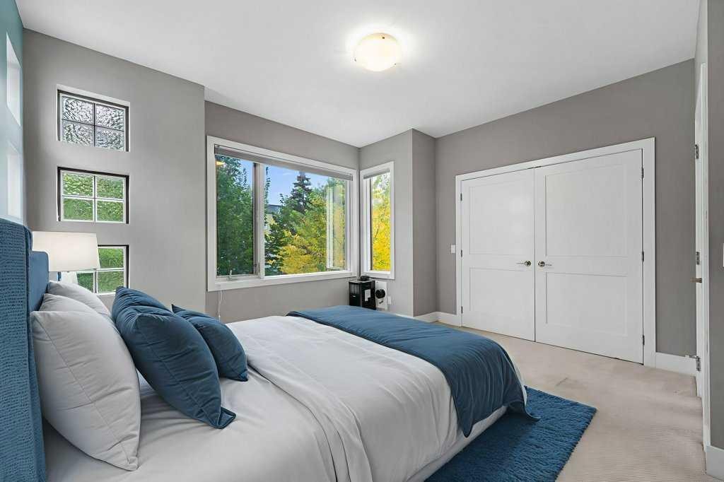 2512 16B Street Sw, Calgary, AB - Indoor Photo Showing Bedroom