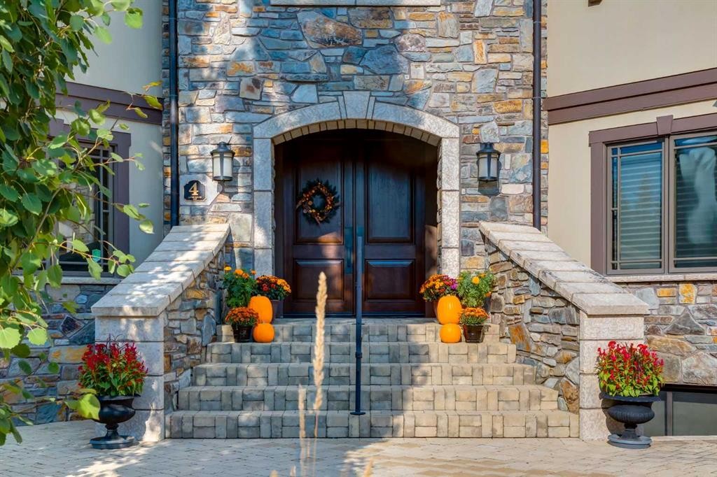 4 Aspen Ridge Bay Sw, Calgary, AB - Outdoor With Facade