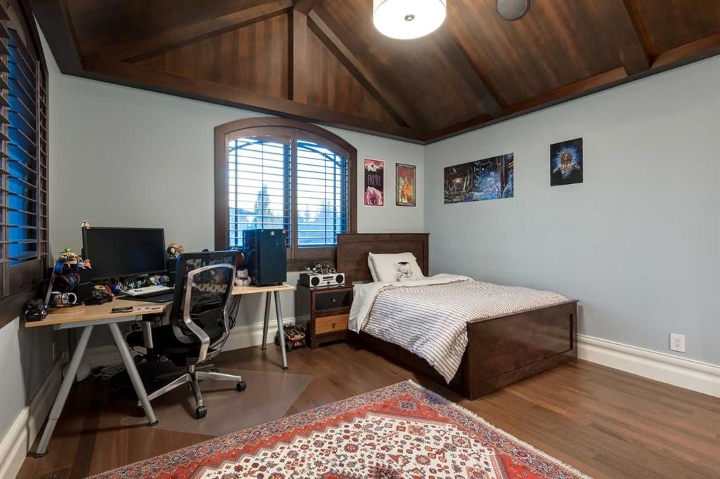 4 Aspen Ridge Bay Sw, Calgary, AB - Indoor Photo Showing Bedroom