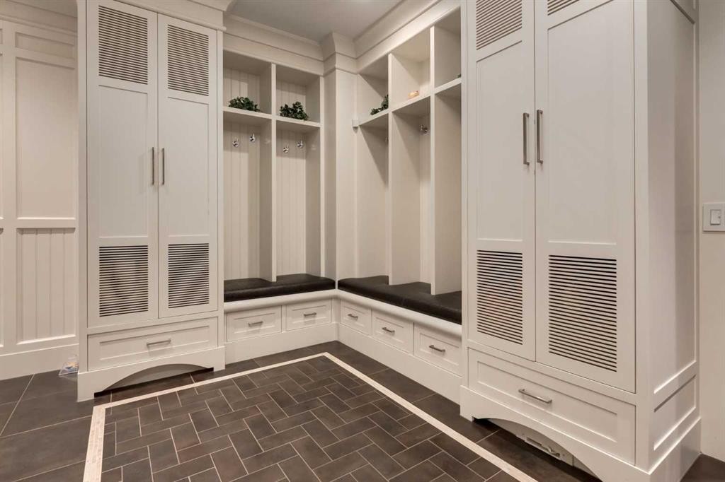 4 Aspen Ridge Bay Sw, Calgary, AB - Indoor Photo Showing Other Room