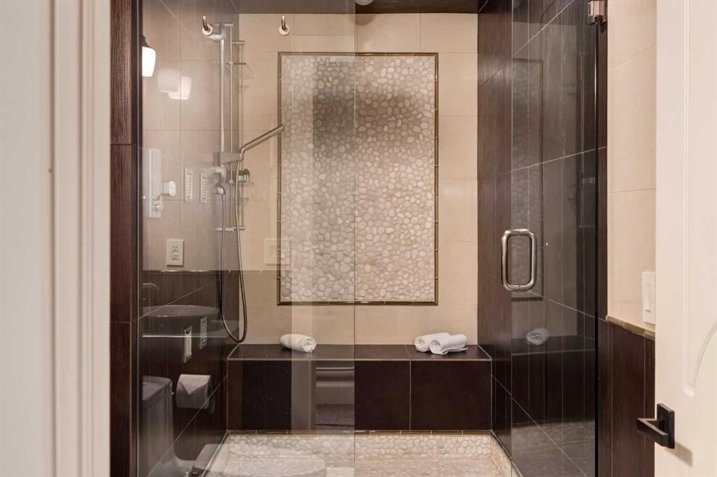 4 Aspen Ridge Bay Sw, Calgary, AB - Indoor Photo Showing Bathroom