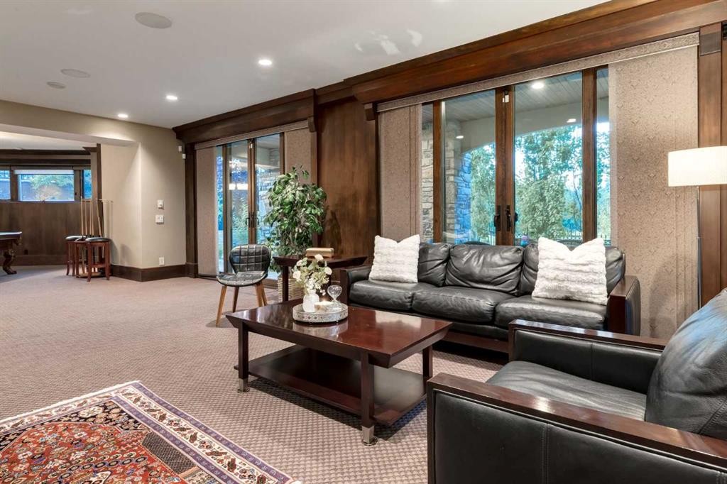 4 Aspen Ridge Bay Sw, Calgary, AB - Indoor Photo Showing Living Room