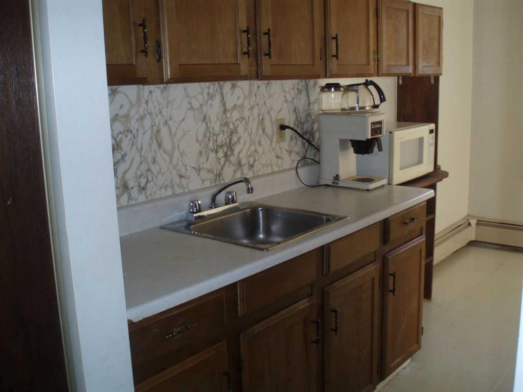 2410 14 Street Sw, Calgary, AB - Indoor Photo Showing Kitchen