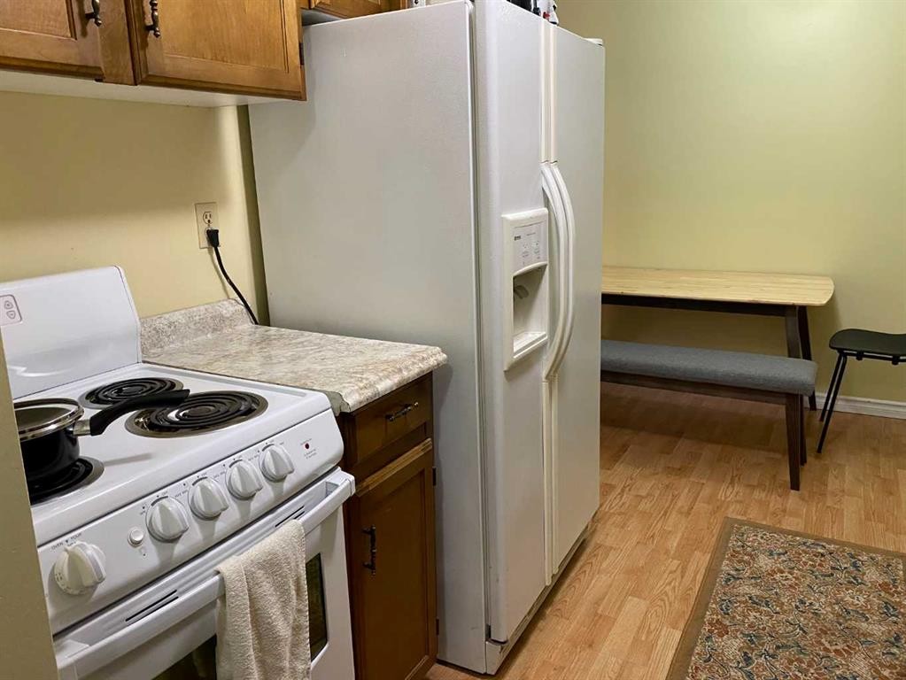 2410 14 Street Sw, Calgary, AB - Indoor Photo Showing Kitchen