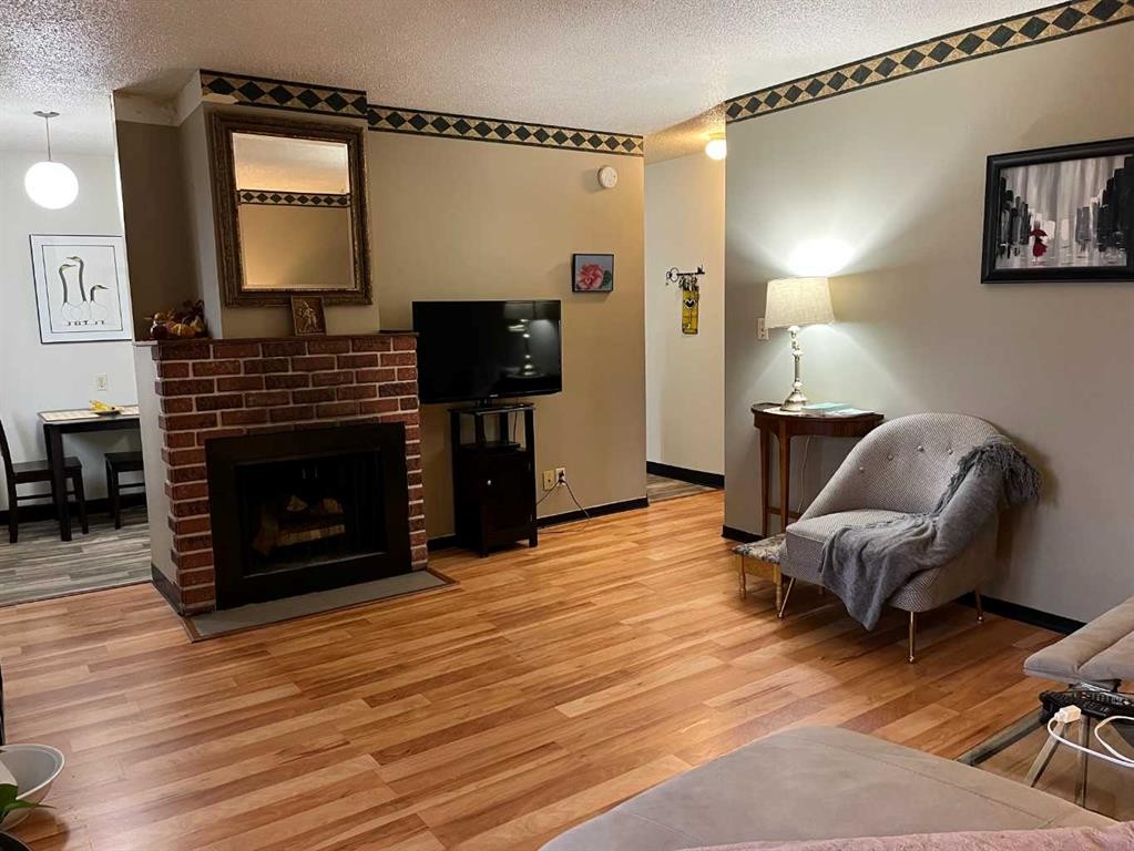 2410 14 Street Sw, Calgary, AB - Indoor Photo Showing Living Room With Fireplace