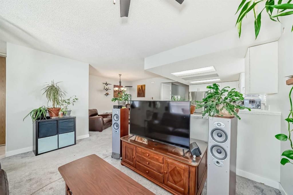 3315 Catalina Boulevard Ne, Calgary, AB - Indoor