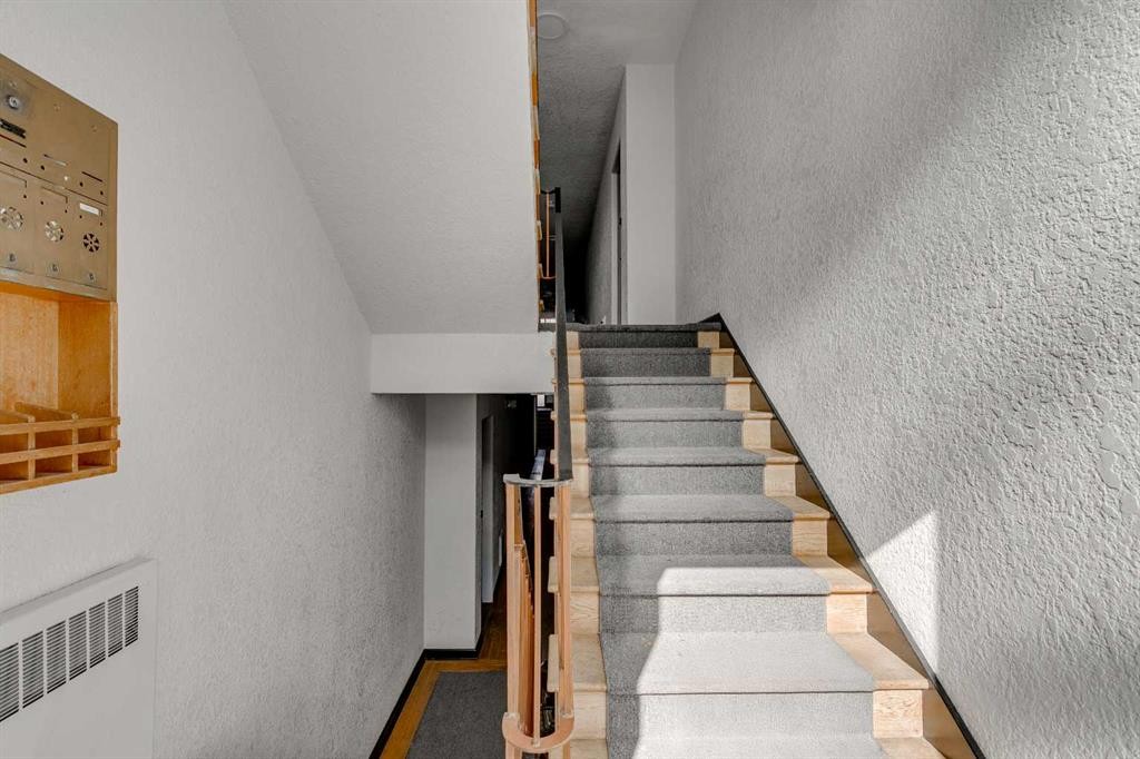 1216 15 Avenue Sw, Calgary, AB - Indoor Photo Showing Other Room