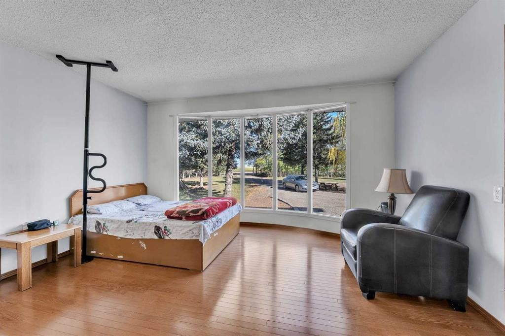 233081 Glenmore View Road, Rural Rocky View County, AB - Indoor Photo Showing Bedroom