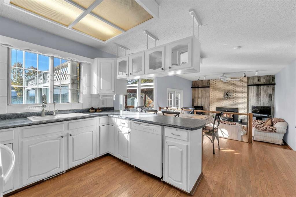 233081 Glenmore View Road, Rural Rocky View County, AB - Indoor Photo Showing Kitchen