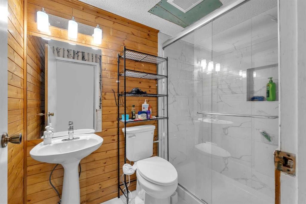 233081 Glenmore View Road, Rural Rocky View County, AB - Indoor Photo Showing Bathroom