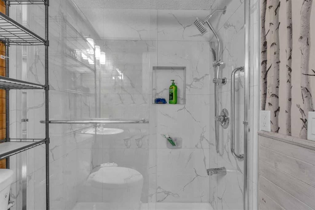 233081 Glenmore View Road, Rural Rocky View County, AB - Indoor Photo Showing Bathroom