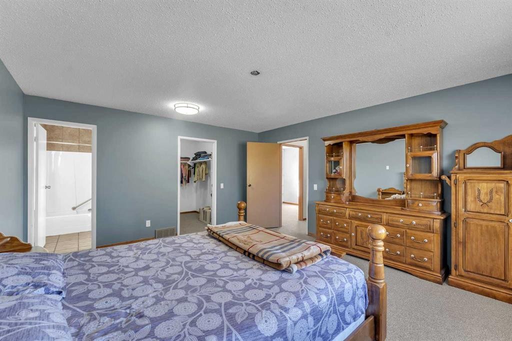 233081 Glenmore View Road, Rural Rocky View County, AB - Indoor Photo Showing Bedroom