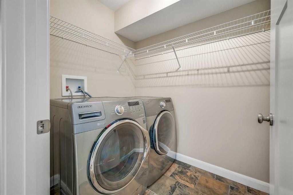 7418 36 Avenue Nw, Calgary, AB - Indoor Photo Showing Laundry Room