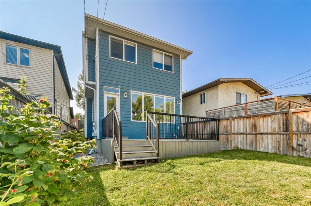 7418 36 Avenue Nw, Calgary, AB - Outdoor With Exterior